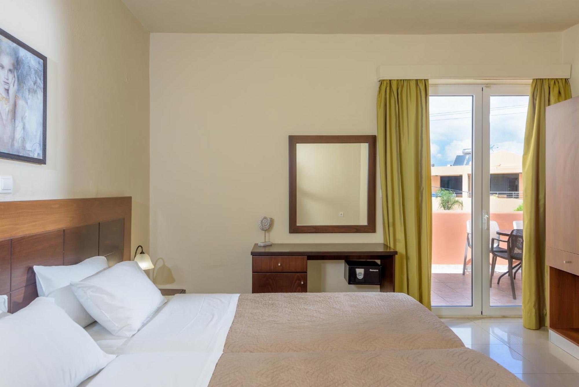 Eurohotel Theo Hotel Agia Marina Exterior foto