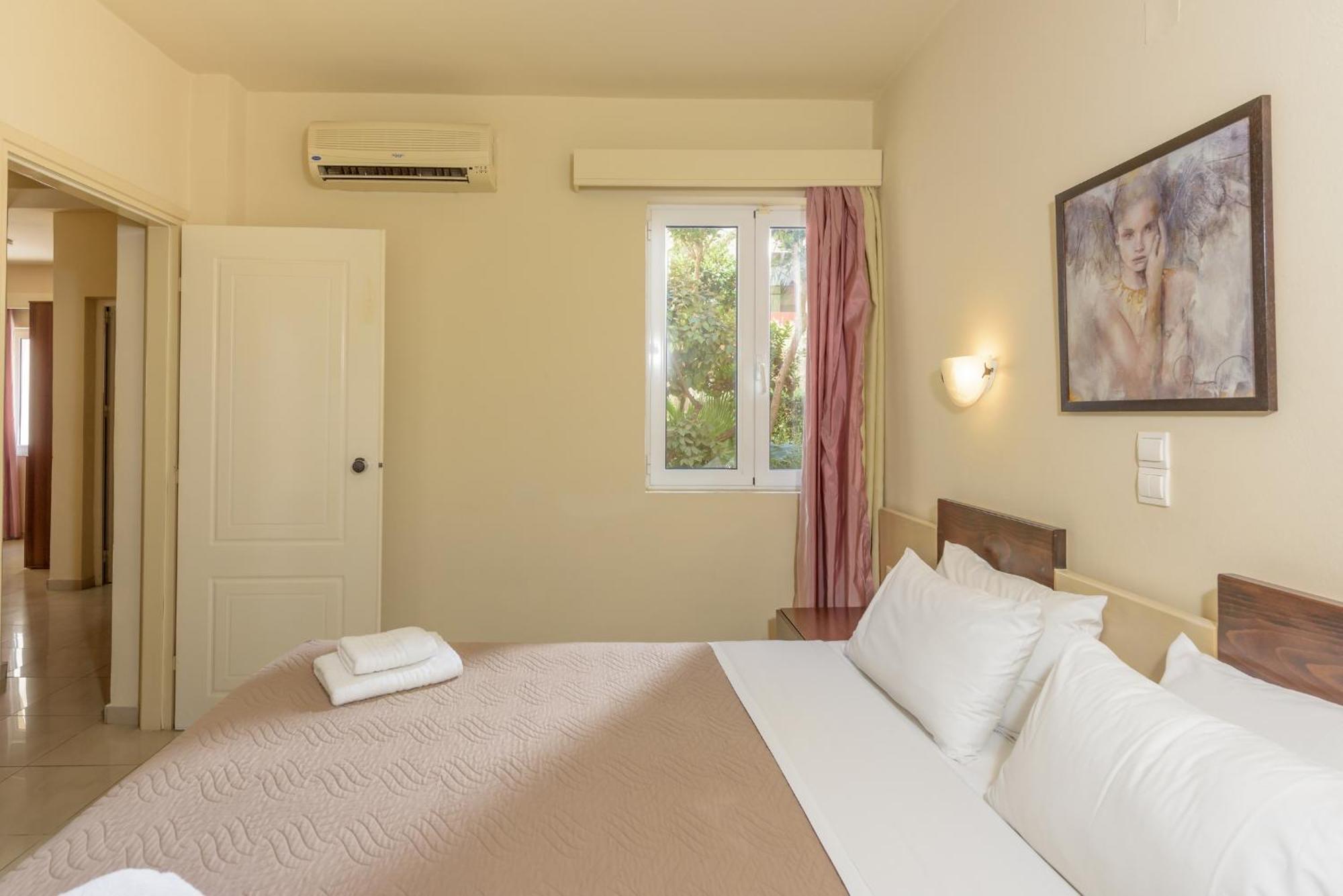 Eurohotel Theo Hotel Agia Marina Quarto foto